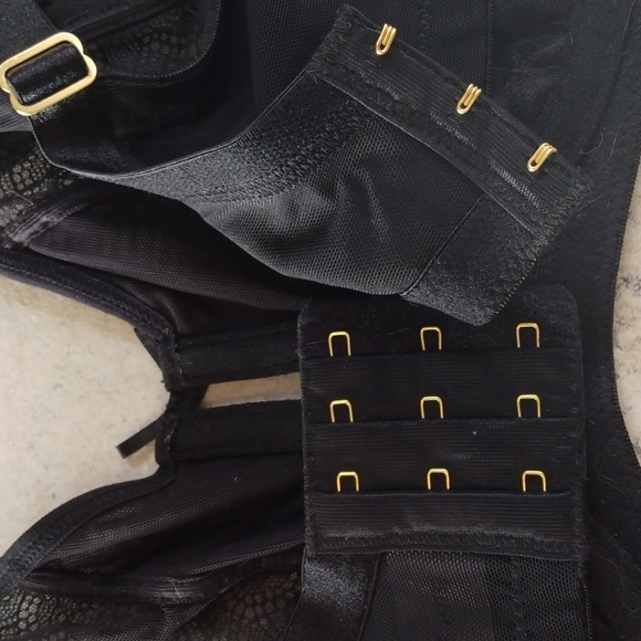 Ashley Graham | 42D Black Lace Underwire w/ Goldtone Hardware - Picture 5 of 5